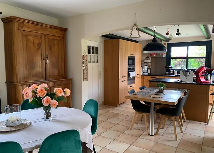 D Hotes Proche Pole Europeen * Yvré-lʼÉvêque